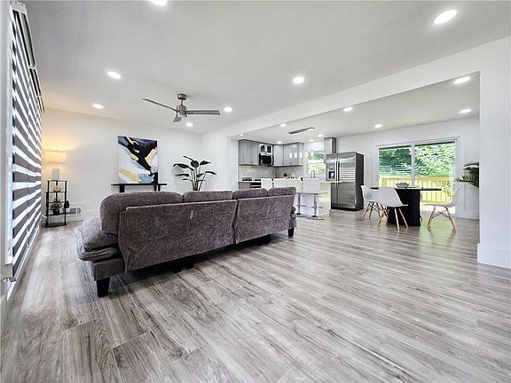 4th image of 2400 Glenrock Dr