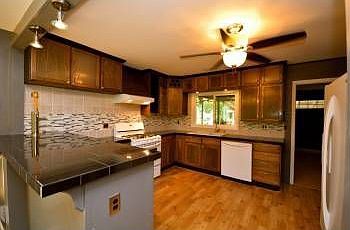 5th image of 2111 Laverne Ave