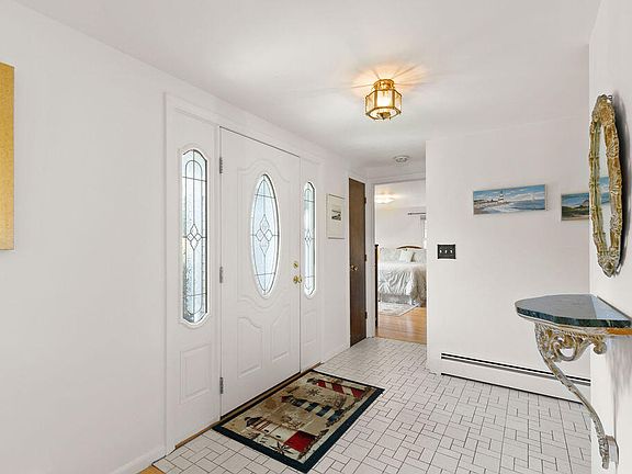 4th image of 229 S Sea Avenue E