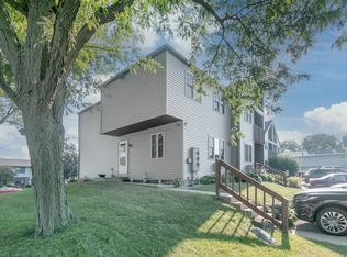 332 Shane Ct APT 1, Sun Prairie, WI 53590
