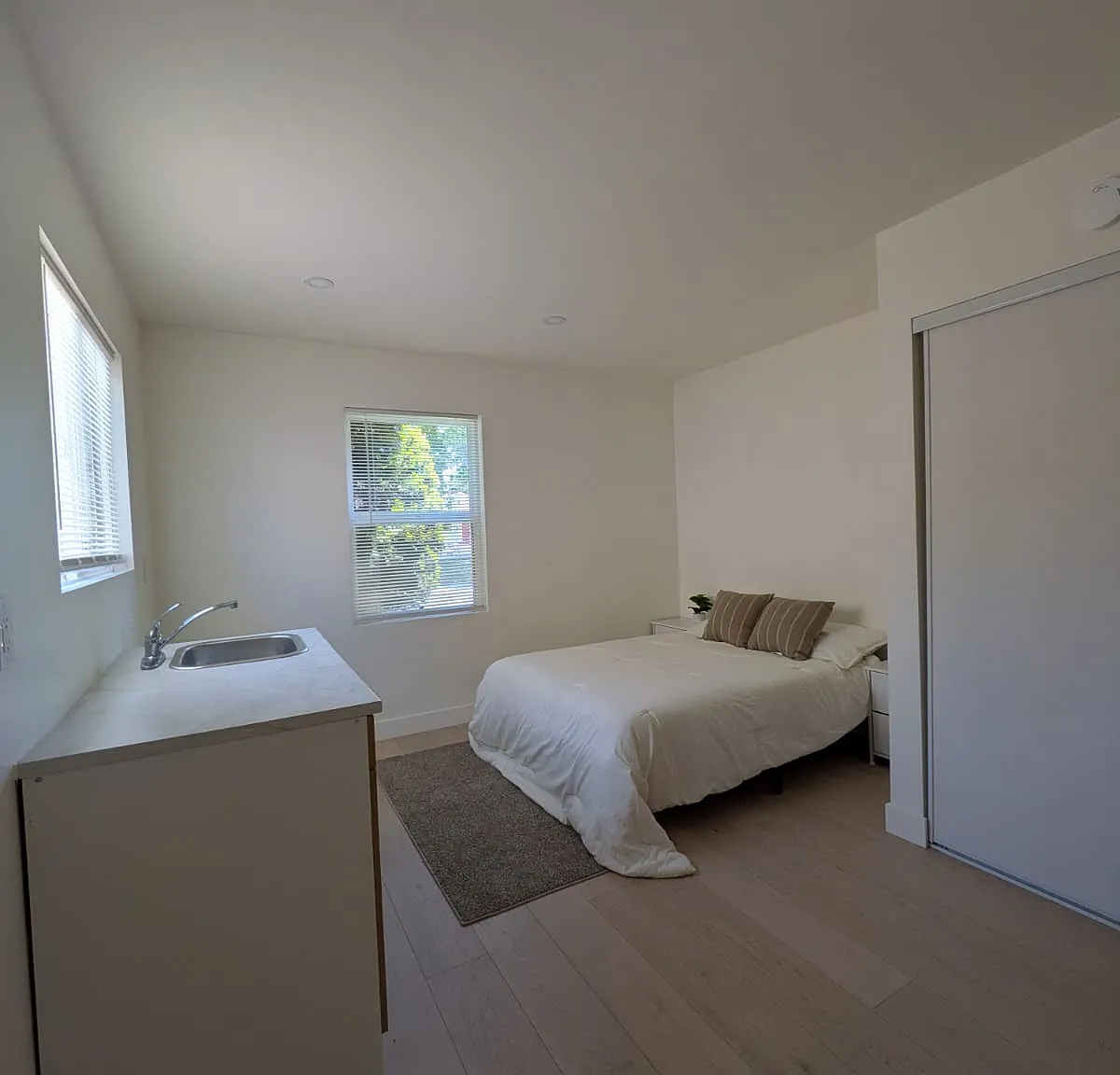 Studio, $1,600 — Photo 3
