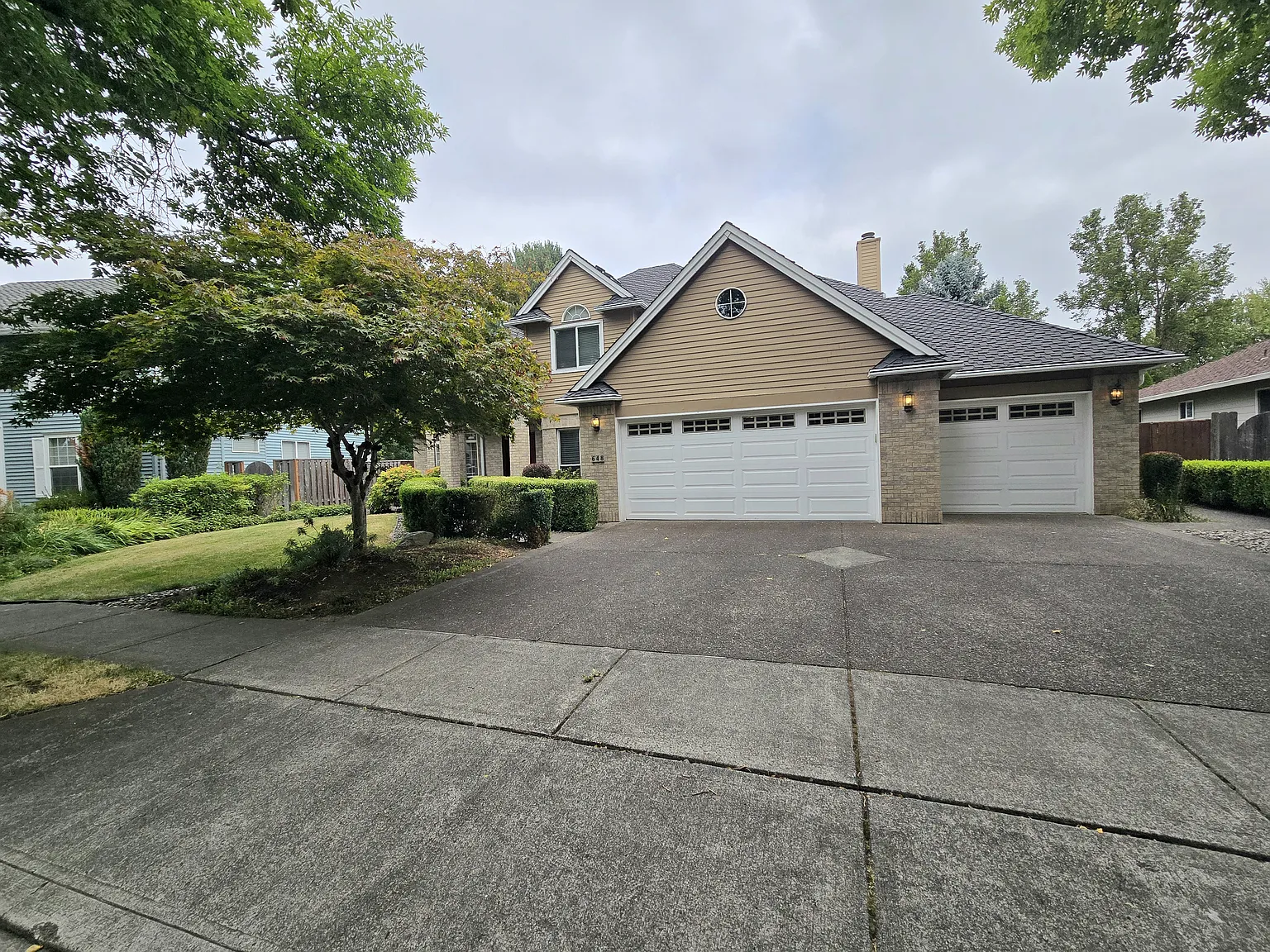 4 bed, 2.5 bath, 2465 sqft, $3,600 — Photo 2