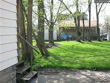2nd image of 33 E Woodland Ave