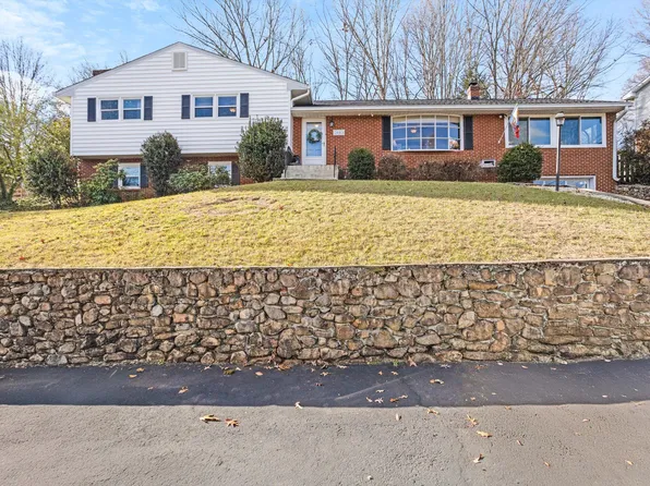 2663 Willowlawn St, Roanoke, VA 24018