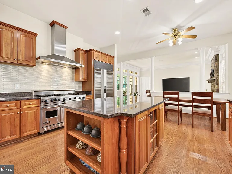 9860 Palace Green Way — Photo 18