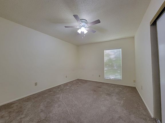4th image of 833 Colchester Dr