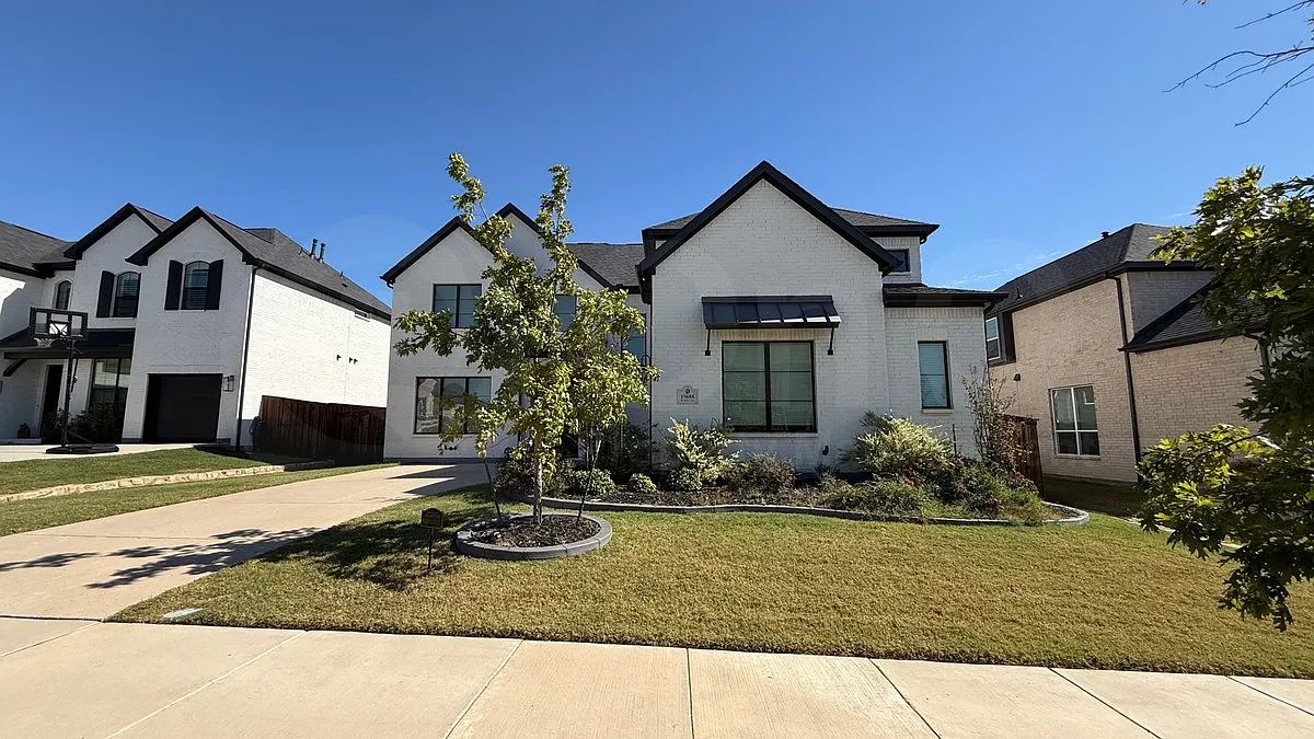 4 bed, 3.5 bath, 3900 sqft, $4,300 — Photo 2