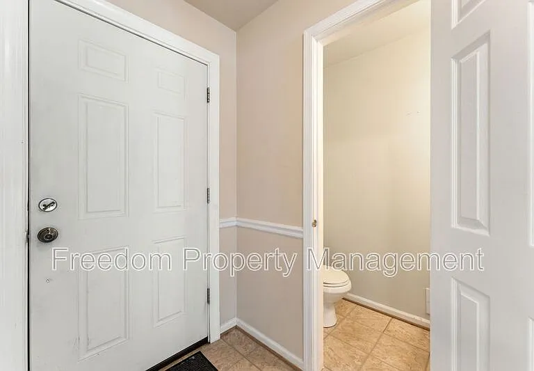726 Pine Tree Ct — Photo 2