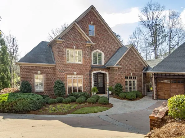 825 Reynolds Crst, Vestavia Hills, AL 35242