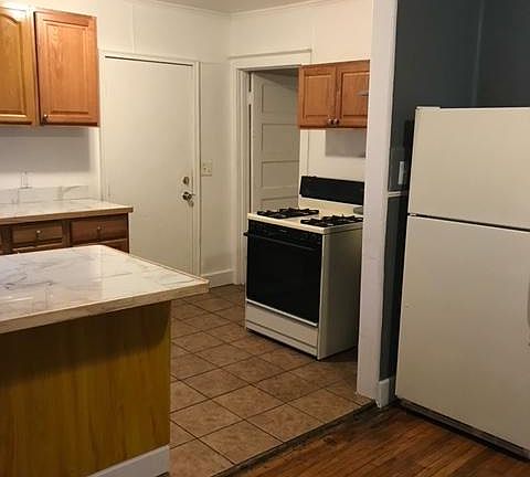 4th image of 113 Putnam Ave