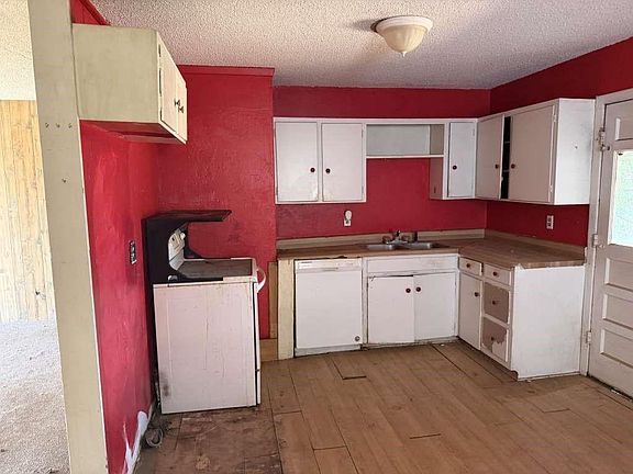 4th image of 223 Cherry Ave