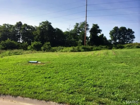 520 Bluff Meadows Dr, Valmeyer, IL 62295