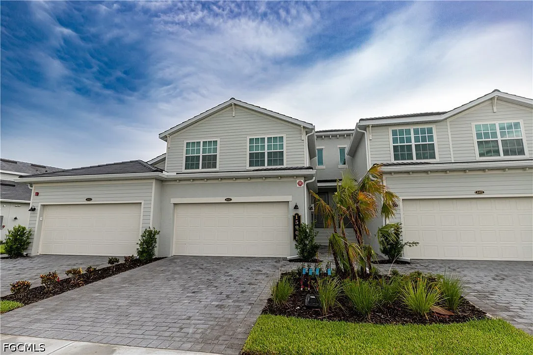 3 bed, 2.0 bath, 2110 sqft, $2,500 — Photo 2