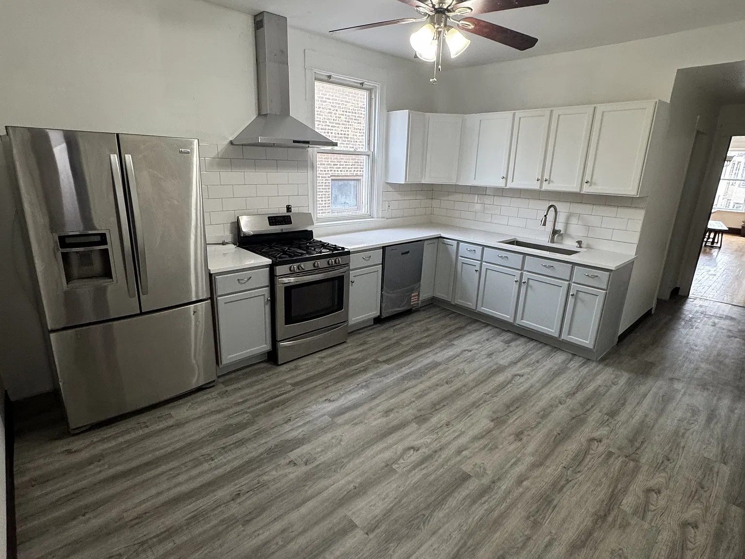 2 bed, 1250 sqft, $2,400 — Photo 2