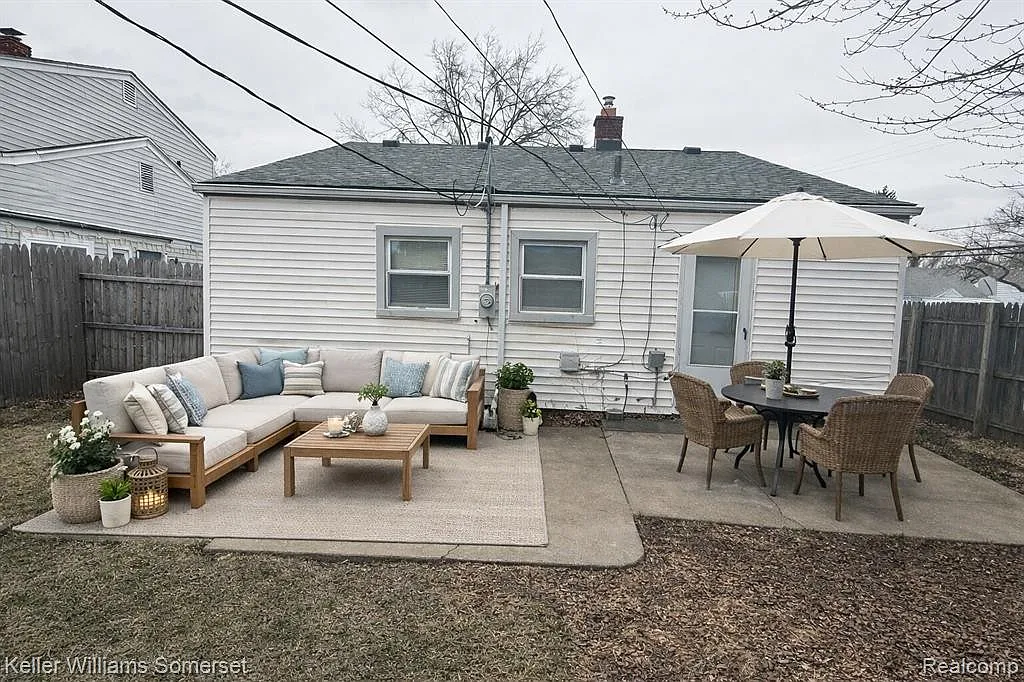 3 bed, 952 sqft, $1,700 — Photo 4