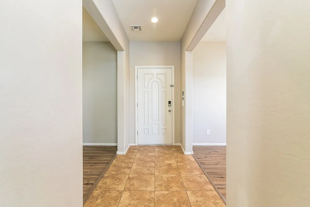 4 bed, 3.0 bath, 2292 sqft, $2,625 — Photo 4