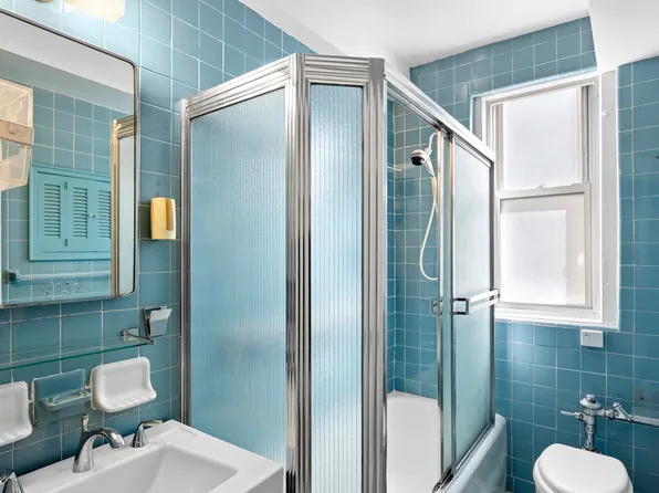 390 Riverside Drive image 6 of 13