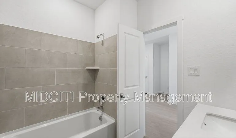 1304 Apron Trl — Photo 31
