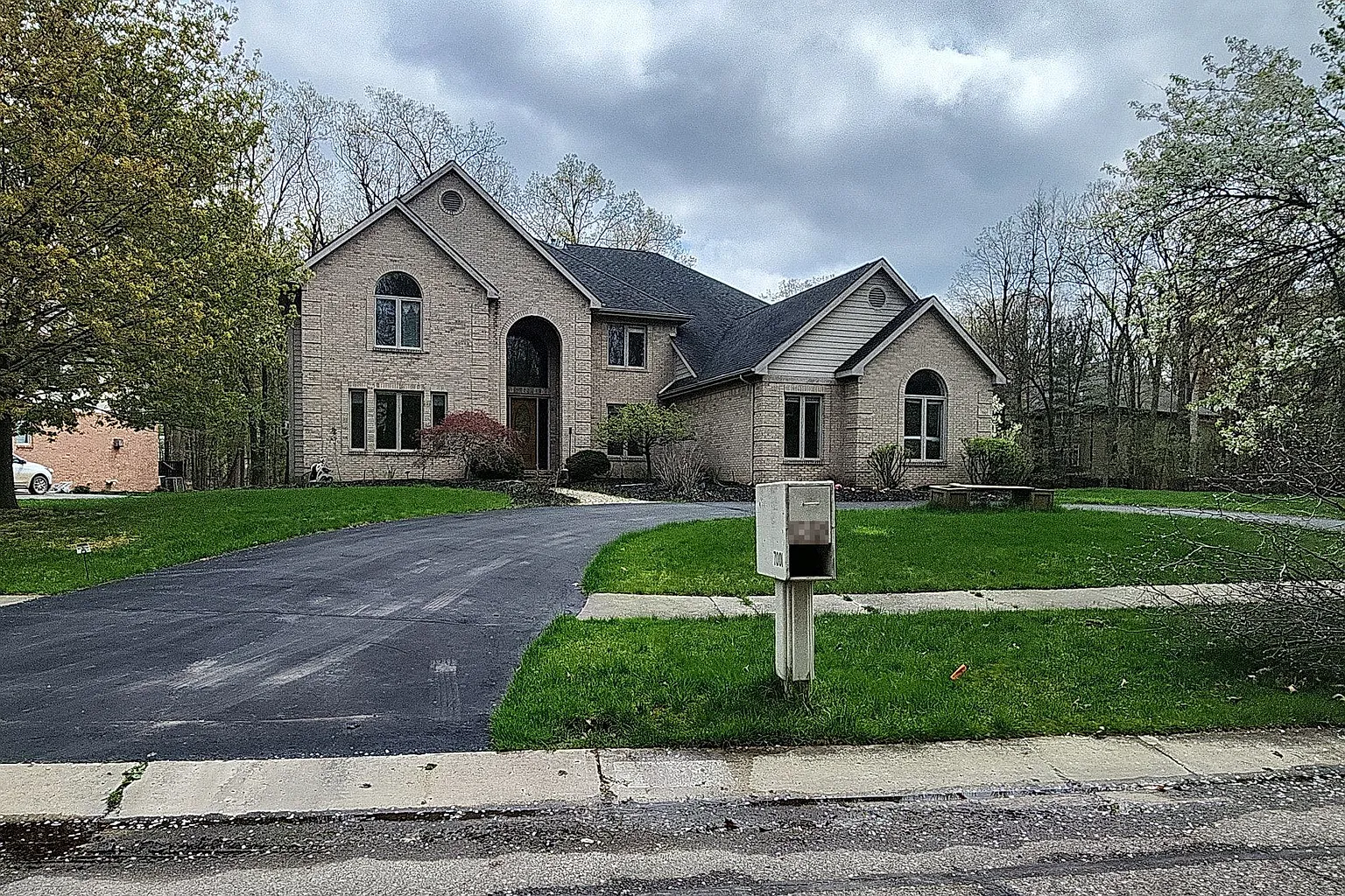 7001 Lakemont Cir photo 1