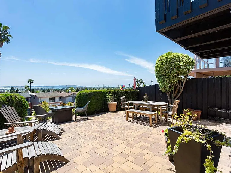 2473 Geranium St — Photo 39