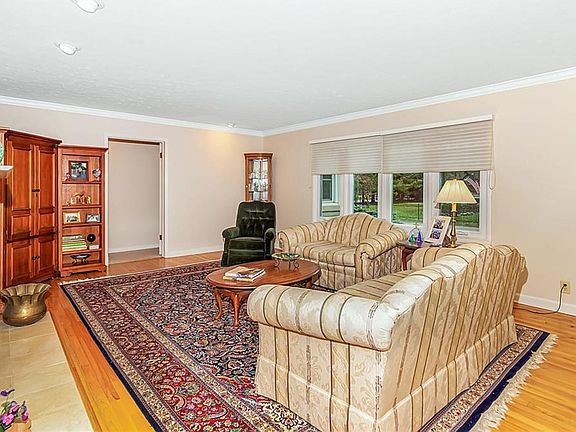 4th image of 41 Kessler Blvd E
