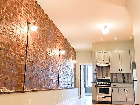 4th image of 276 Chauncey St APT 4L