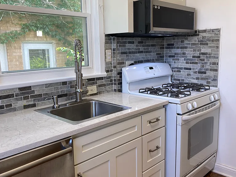 1426 Willow Ave — Photo 5