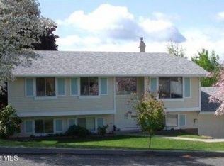 1420 Bel Air Dr, East Wenatchee, WA 98802