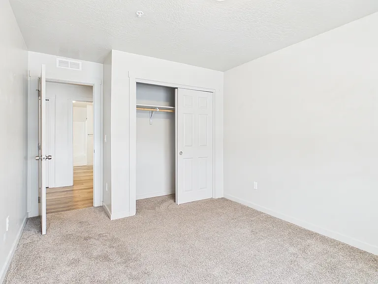 519 Amber St — Photo 12