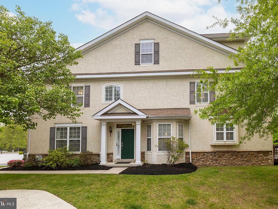 1st image of 107 Rolling Hill Dr