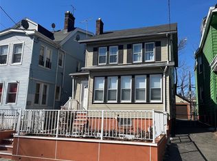 1041 Hunterdon St, Newark, NJ 07112