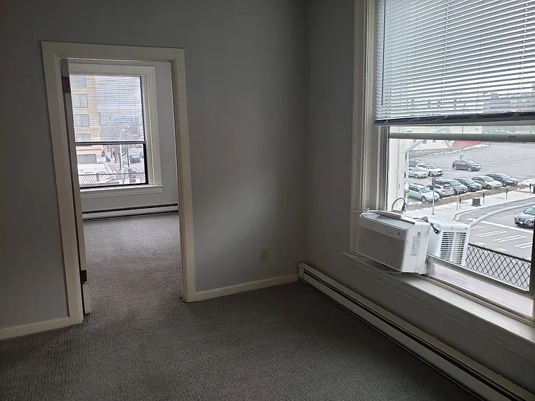 Metro Apartments — Photo 11