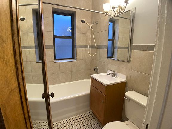 3rd image of 4427 N Seeley Ave APT 202