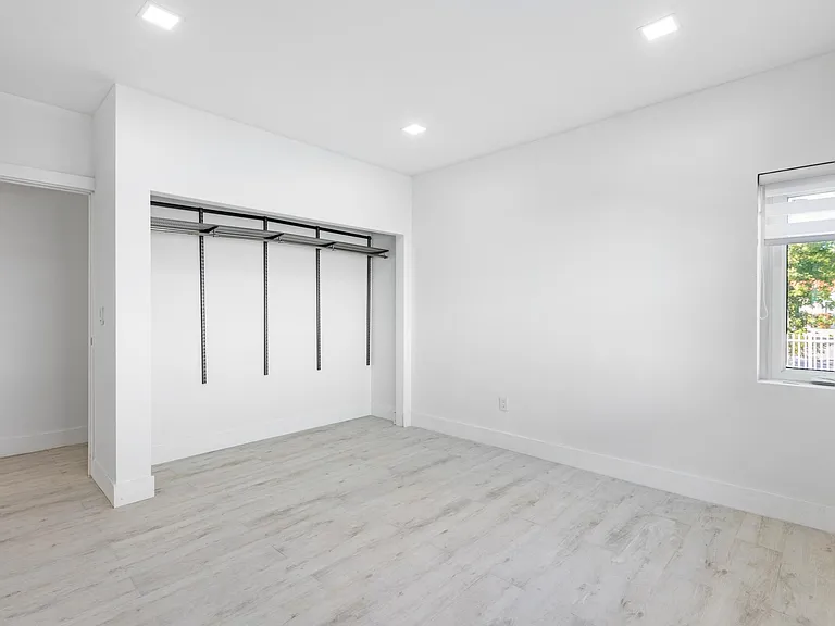 440 SW 21st Rd — Photo 2