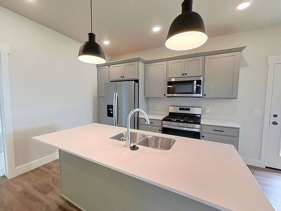 5th image of 1913 Saint Peter Ln