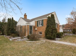940 Echo Ln, Glenview, IL 60025