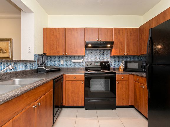 4th image of 206 E South St Unit 2007