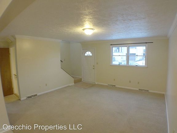 3rd image of 122 Karen Way