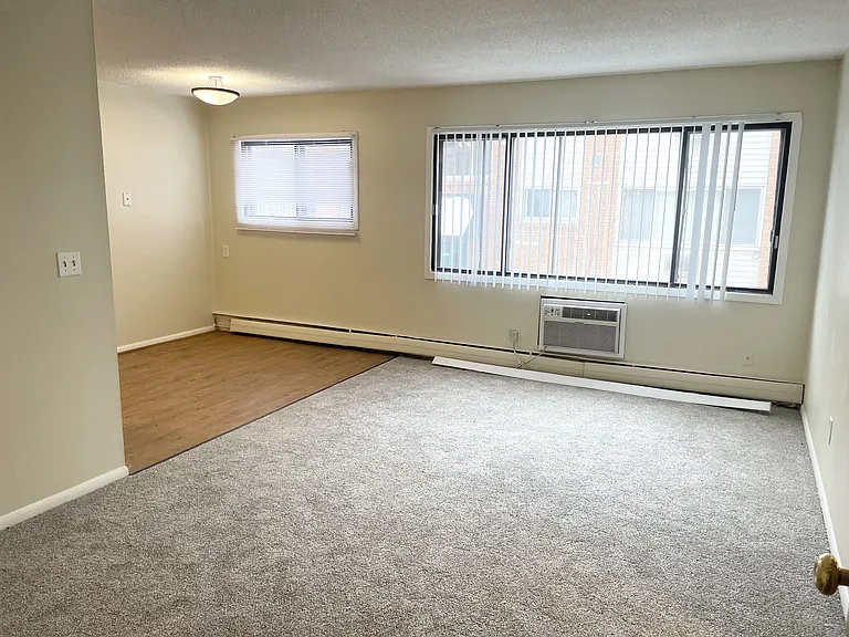 Sullivan Lake Apartments — Photo 12