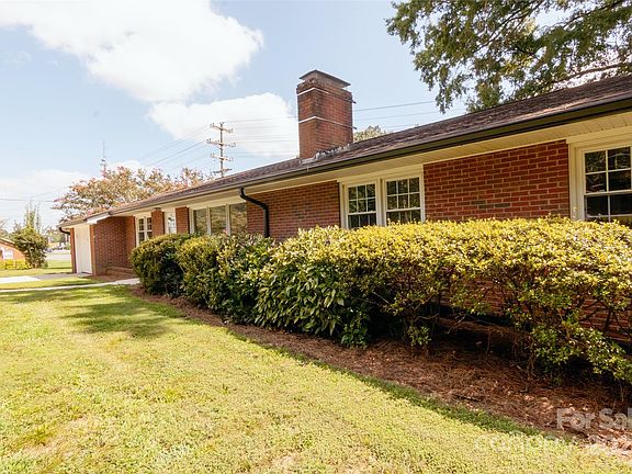 3rd image of 601 Fernwood Dr