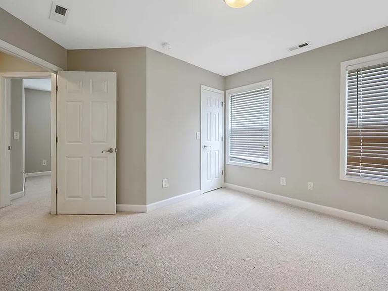 1408 Lindenberg Sq — Photo 18