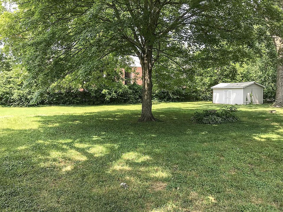 2nd image of 2219 E Main St