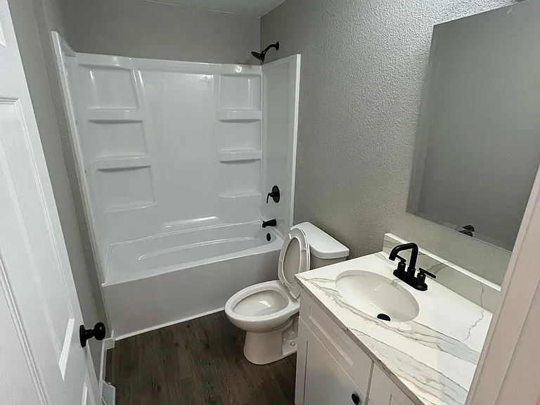 1628 Erie St #2 — Photo 10