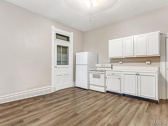 4th image of 23 W Laurel St