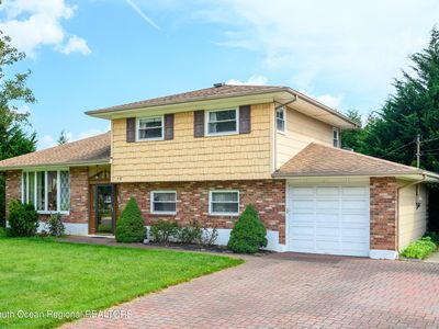 72 Wynnewood Court, Freehold, NJ, 07728