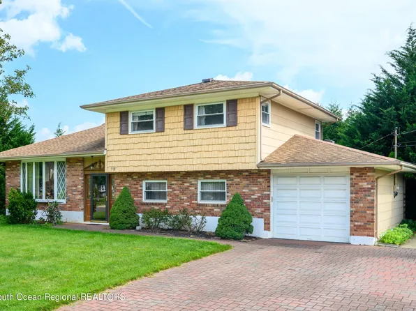 72 Wynnewood Court, Freehold, NJ 07728
