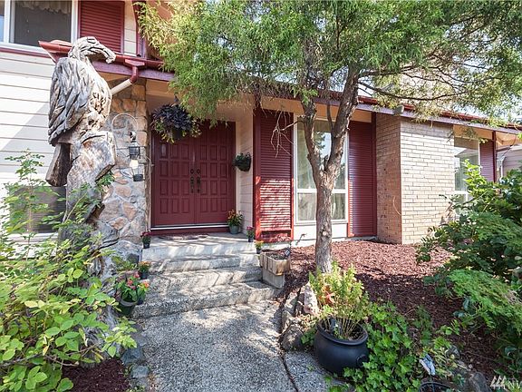 2nd image of 2732 Alpine Dr SE