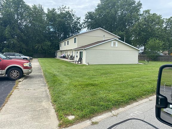 2nd image of 410 Columbia Dr #6