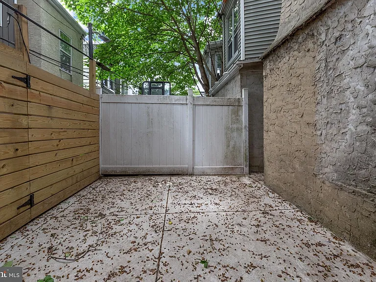 2516 W Master St — Photo 12