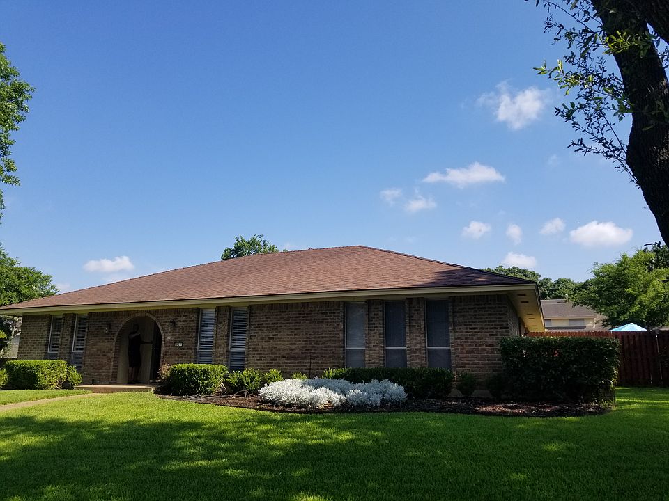 1st image of 927 Green Rock Dr